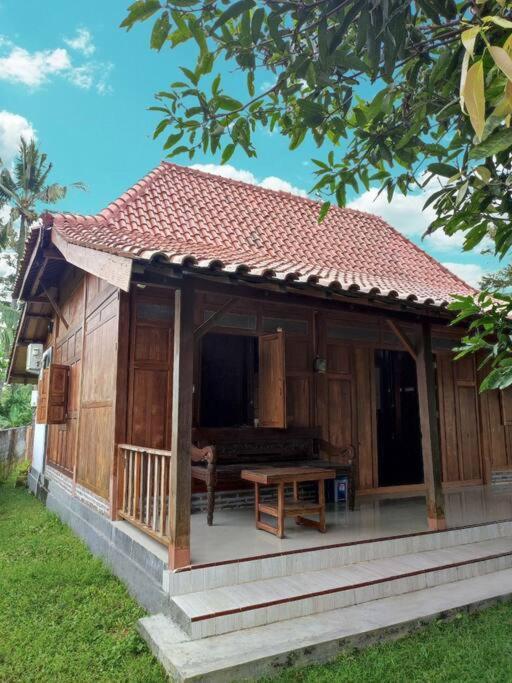 Ndalem Arsita Villa Jogjakarta Buitenkant foto